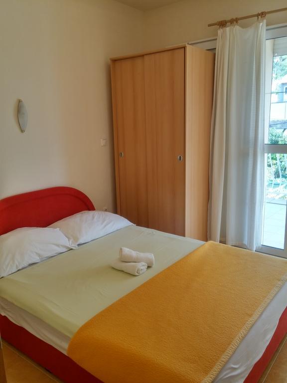 Apartments Biser Podgora Exterior foto